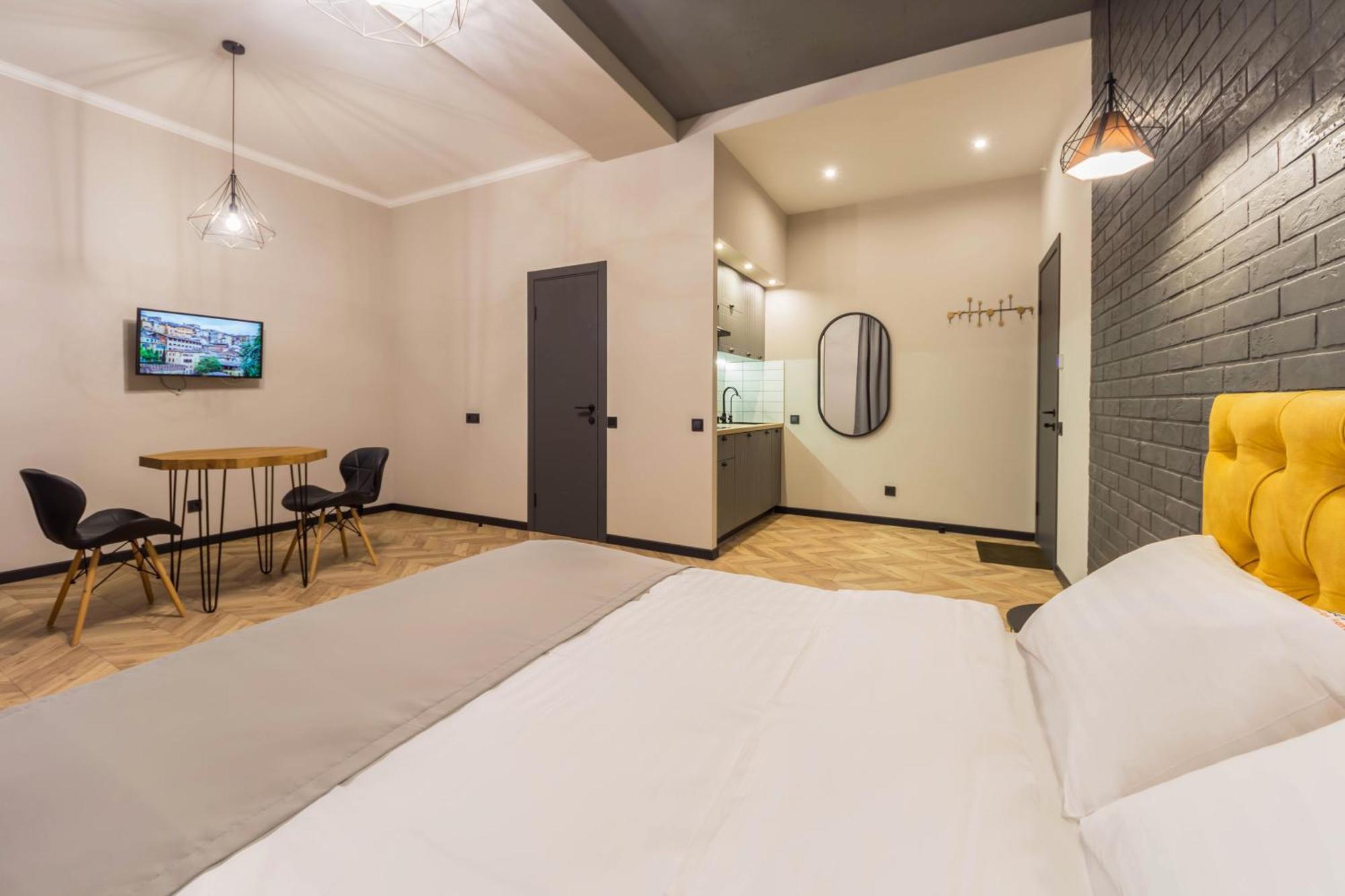 Loft Design Apartments Near Maidan Kyiv Exterior photo